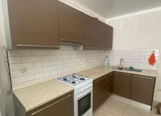 Сдается 2-ком. квартира, 70 м2, Дагестан, улица Ленина, 51Д