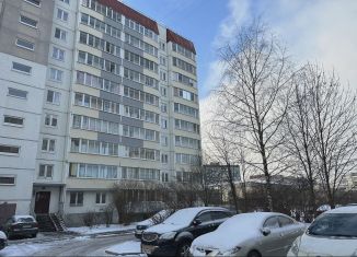 Продам 1-комнатную квартиру, 33 м2, Колпино, улица Ижорского Батальона, 14