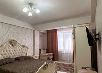 Сдам в аренду 2-ком. квартиру, 70 м2, Каспийск, улица Магомедали Магомеджановa, 12Б