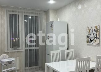 Продам 3-ком. квартиру, 70 м2, Красноярск, улица Петра Ломако, 8