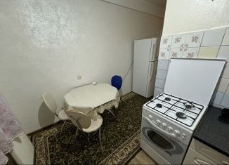 Сдается в аренду 1-ком. квартира, 40 м2, Дагестан, улица Ирчи Казака, 76