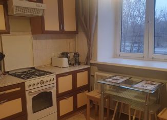 Аренда 3-комнатной квартиры, 80 м2, Москва, улица Маршала Бирюзова, 2