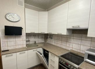 Сдаю 2-ком. квартиру, 68 м2, Москва, улица Декабристов, 2к2, район Отрадное