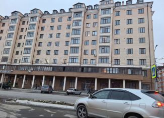 Продаю 1-ком. квартиру, 38 м2, Владикавказ, улица Курсантов-Кировцев, 27