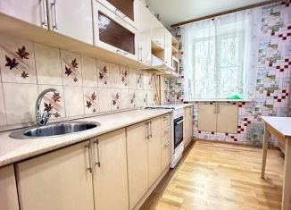 Продаю 2-ком. квартиру, 52 м2, Зеленодольск, улица Комарова, 12