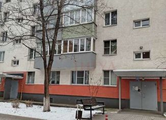 Продам двухкомнатную квартиру, 44 м2, Старый Оскол, микрорайон Приборостроитель, 24