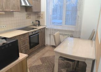 Сдается двухкомнатная квартира, 64 м2, Хабаровск, улица Яшина, 29