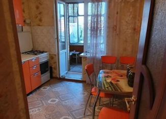 Продаю 1-ком. квартиру, 38 м2, Железногорск, улица Энтузиастов, 4