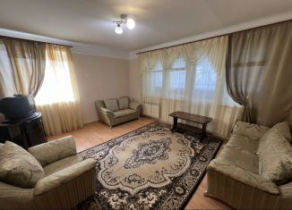 Сдам в аренду 2-ком. квартиру, 50 м2, Каспийск, Советская улица, 1