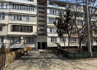 Продается трехкомнатная квартира, 72 м2, Карачаево-Черкесия, улица Орджоникидзе, 3