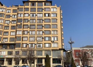 Продам трехкомнатную квартиру, 155 м2, Хасавюрт, улица Акаева, 19