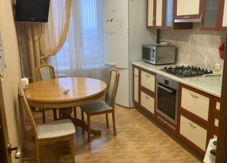 Сдам 3-ком. квартиру, 70 м2, Самара, Арцыбушевская улица, 3А