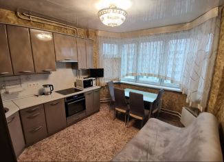 Сдам трехкомнатную квартиру, 74.3 м2, Москва, Рождественская улица, 14, метро Улица Дмитриевского