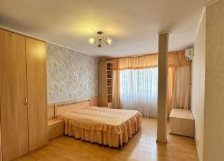 Продаю 2-ком. квартиру, 75 м2, Краснодарский край, улица Омелькова, 3