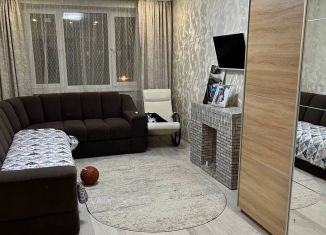 Продаю 3-ком. квартиру, 66 м2, Тюмень, улица Моторостроителей, 1, Восточный округ