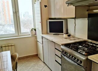 Продам 2-ком. квартиру, 38 м2, Москва, ЮАО, Высокая улица, 16