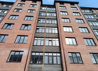 Продам 4-ком. квартиру, 138 м2, Владикавказ, улица Курсантов-Кировцев, 27А