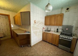 Продам трехкомнатную квартиру, 55 м2, Старый Оскол, микрорайон Интернациональный, 36