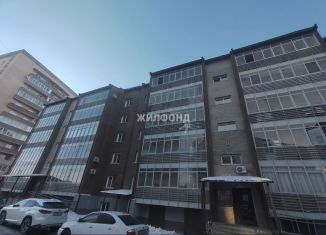 Продам 2-ком. квартиру, 63 м2, Хакасия, улица Кирова, 212Б