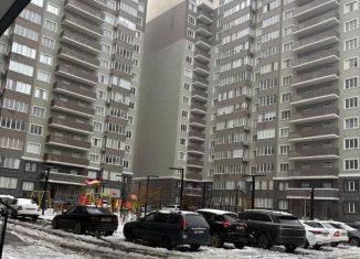 Продам трехкомнатную квартиру, 122 м2, Махачкала, улица Вузовское Озеро, 13, ЖК Семейный