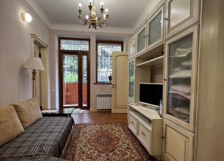 Продаю 2-комнатную квартиру, 55 м2, Ялта, улица К. Маркса, 10