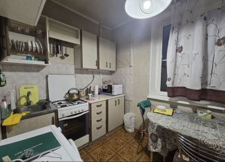 Сдаю 2-ком. квартиру, 45 м2, Москва, Сумская улица, 6к2, метро Южная