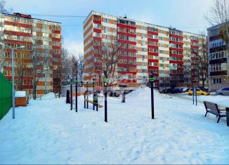 Продается трехкомнатная квартира, 55 м2, Казань, улица Братьев Касимовых, 36