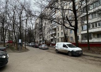 Аренда двухкомнатной квартиры, 53 м2, Москва, Уральская улица, 8