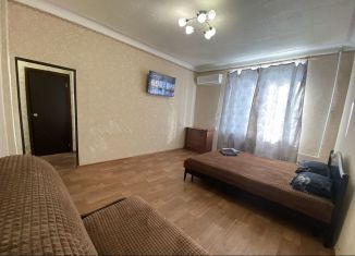 Сдаю 1-ком. квартиру, 40 м2, Тула, улица Металлургов, 8