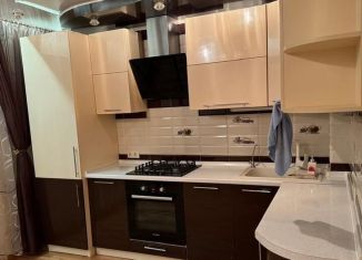 Сдам 2-ком. квартиру, 60 м2, Каменск-Уральский, улица Кутузова, 48