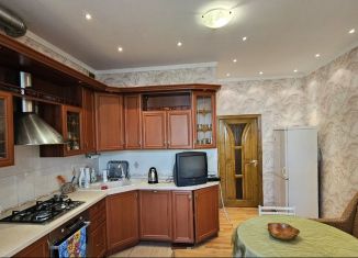 Продам 3-комнатную квартиру, 125 м2, Кострома, улица Войкова, 12