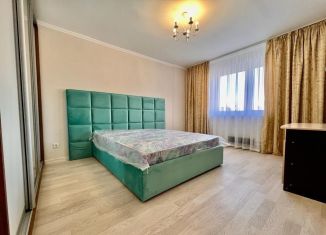 Сдам 2-ком. квартиру, 60 м2, Казань, улица Симонова, 15