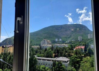 Продаю двухкомнатную квартиру, 60 м2, посёлок городского типа Партенит, Солнечная улица, 12