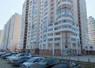 Продам 1-ком. квартиру, 46.5 м2, Екатеринбург, улица Краснолесья, 30, метро Чкаловская