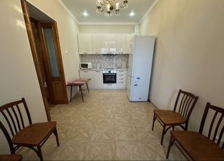 Сдаю 3-ком. квартиру, 100 м2, Казань, улица Чехова, 53