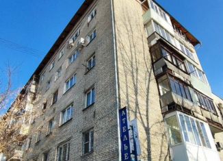 Продается 2-ком. квартира, 45 м2, Барнаул, Центральный район, Комсомольский проспект, 90