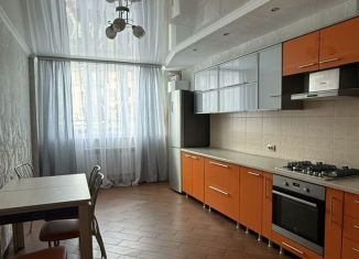 Сдаю 2-ком. квартиру, 80 м2, Владикавказ, проспект Доватора, 87