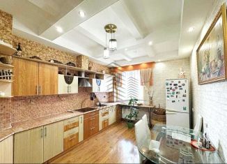 Продам трехкомнатную квартиру, 92 м2, Старый Оскол, микрорайон Будённого, 16, ЖК Радуга