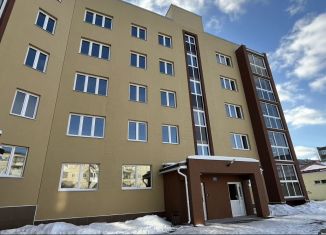 Продаю 2-ком. квартиру, 60 м2, Каменск-Уральский, улица Кунавина, 15А