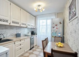 Продам 3-комнатную квартиру, 66.6 м2, Тюмень, улица Воровского, 33, Ленинский округ