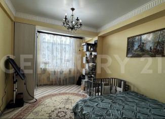 Продам 2-комнатную квартиру, 80 м2, Махачкала, улица Каммаева, 28Ак1