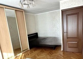 Сдаю 1-ком. квартиру, 40 м2, Москва, улица Бехтерева, 31/25, метро Южная