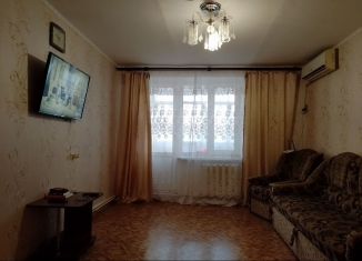 Сдаю в аренду 2-ком. квартиру, 55 м2, Евпатория, улица 9 Мая, 94