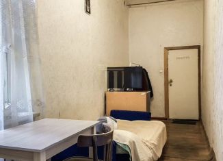 Комната на продажу, 31.8 м2, Санкт-Петербург, 1-я линия Васильевского острова, 48, метро Спортивная