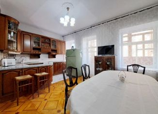 Сдам в аренду 5-комнатную квартиру, 140 м2, Москва, улица Бахрушина, 21с3, метро Новокузнецкая