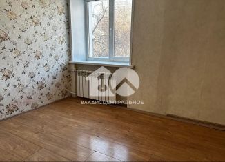 Продам трехкомнатную квартиру, 42 м2, Новосибирск, метро Маршала Покрышкина, Танковая улица, 21