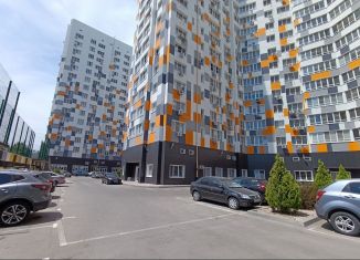 Продается 4-комнатная квартира, 90 м2, Батайск, улица Луначарского, 177Бк2