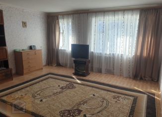 Продается 3-ком. квартира, 93.8 м2, посёлок городского типа Новоозёрное, улица Адмирала Кантура, 7