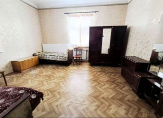 Сдаю 2-ком. квартиру, 40 м2, Волгоград, Колпинская улица, 2