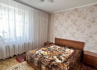 Сдается в аренду 2-ком. квартира, 52 м2, Армавир, улица Ефремова, 123